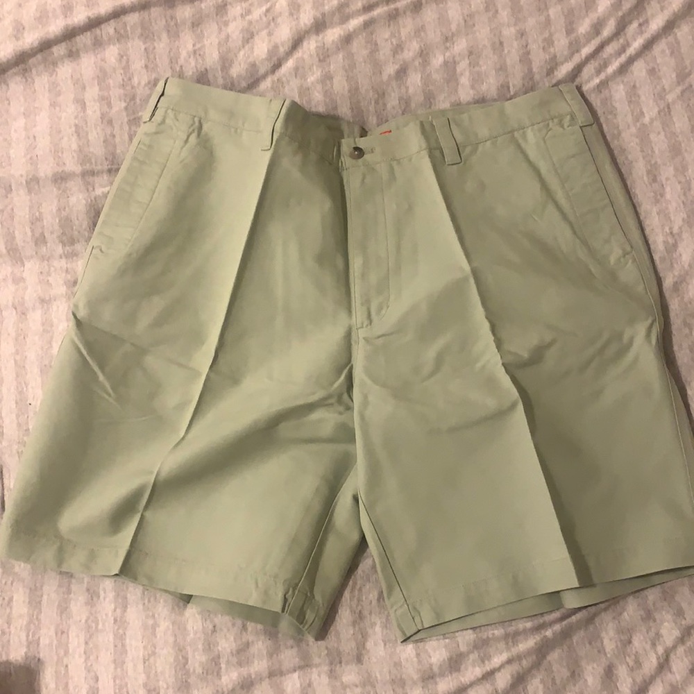 MENS IZOD SHORTS SIZE 40